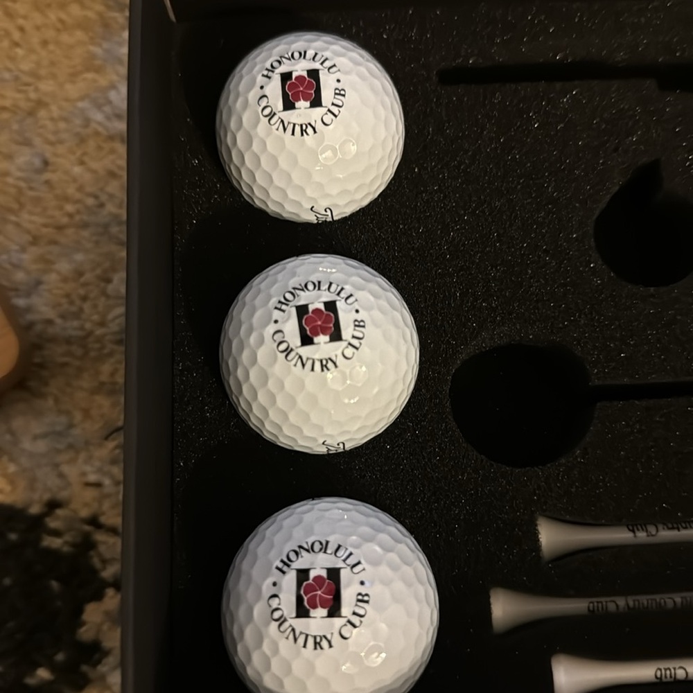 NEW Honolulu Country Club Titleist golf ball set - Picture 2 of 5